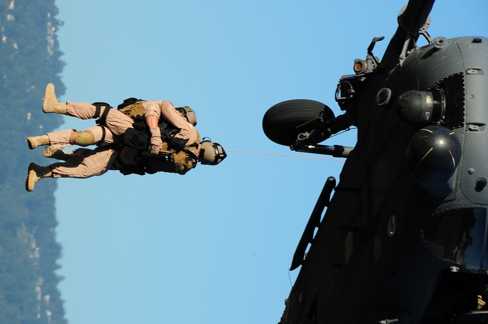 MSST 91104 trains on Coast Guard Island