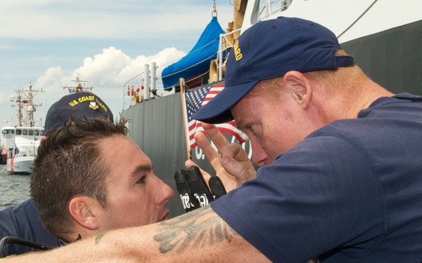 Regional Dive Locker East conducts hull inspections