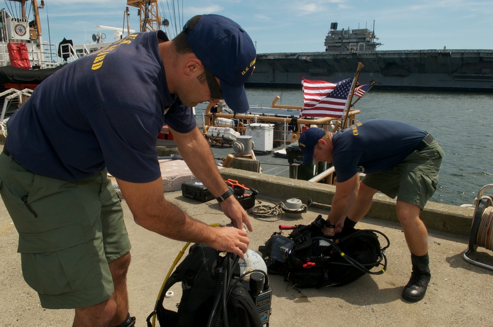 Regional Dive Locker East conducts hull inspections