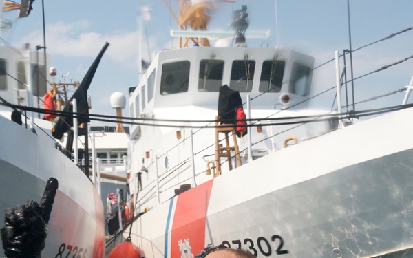 Regional Dive Locker East conducts hull inspections