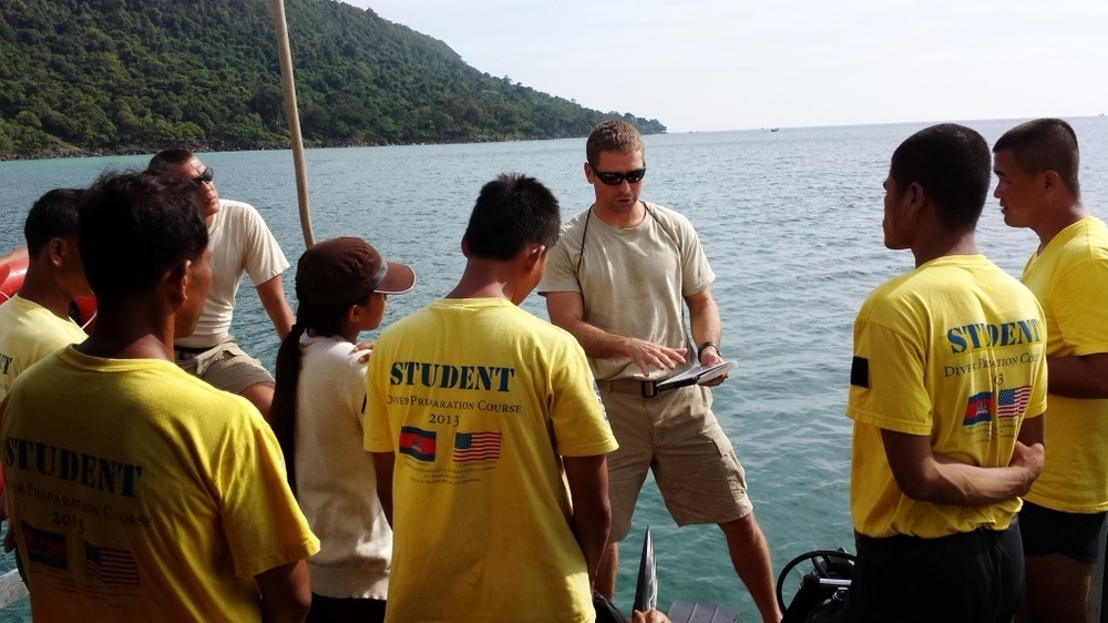 Army, Cambodia divers work together to de-mine Pacific waters