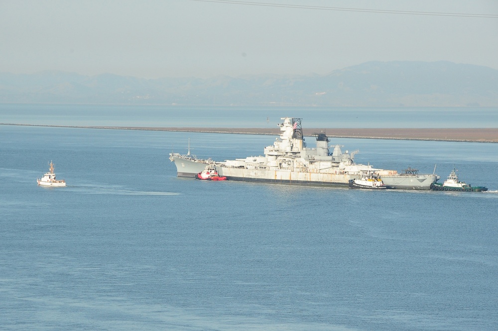 USCGC Hawksbill escorts USS Iowa