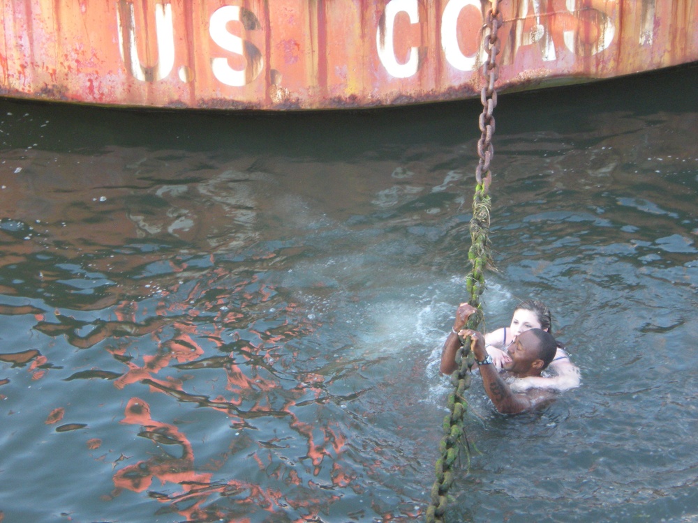 Petty Officer 2nd Class Leon Doniphan rescues girl in Columbia River