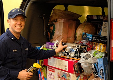 MSST San Francisco delivers toys to Oakland C