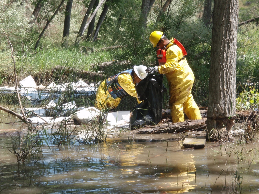 Yellowstone River oil cleanup
