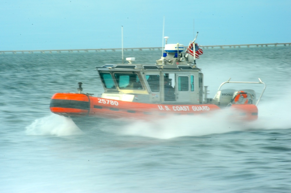 Coast Guard units train on Lake Pontchartrain