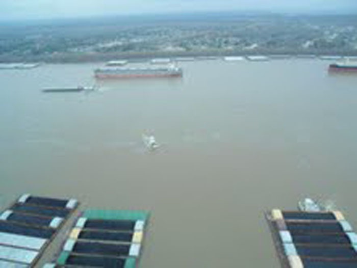 Coast Guard responds to oil in Mississippi River