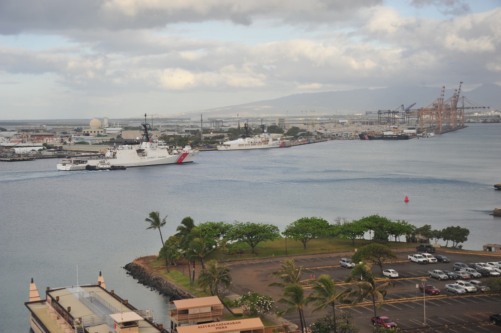 Coast Guard Cutter Waesche arrives in Honolulu