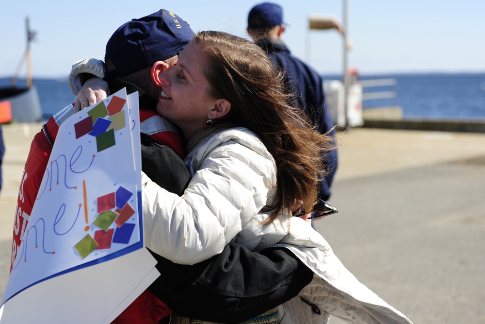 CGC Thunder Bay return to homeport