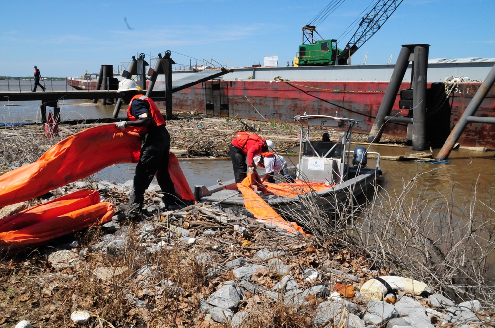 Coast Guard responds to sunken vessel
