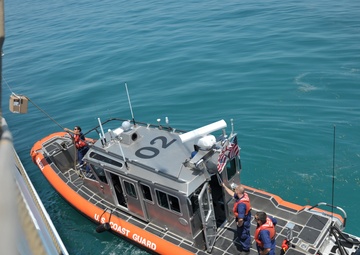 CGC Eagle crew transfers engine part