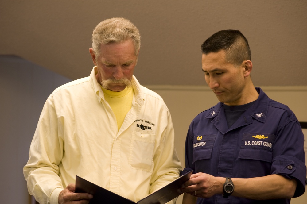 Coast Guard recognizes commercial salvor