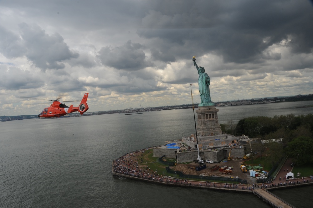 MH-65/ Statue of Liberty