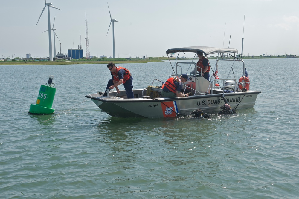 Coast Guard divers help maintain cutters