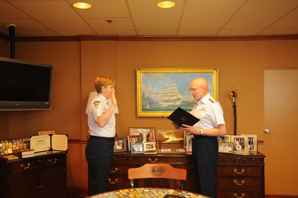 Dvids Images Yeoman 2nd Class Lindsay Jones Takes Oath