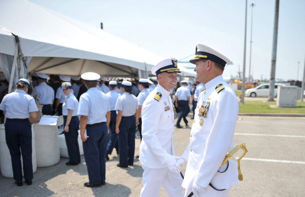 Coast Guard conducts change of command in Portsmouth, Va.