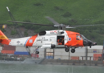 Air Station Koiak search and rescue demonstarion