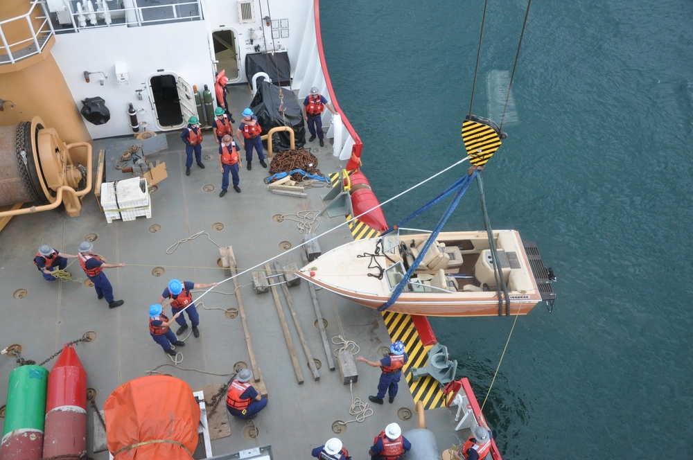 USCGC Mackinaw rescues 3