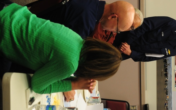 Commandant-visits-FOL-Barrow