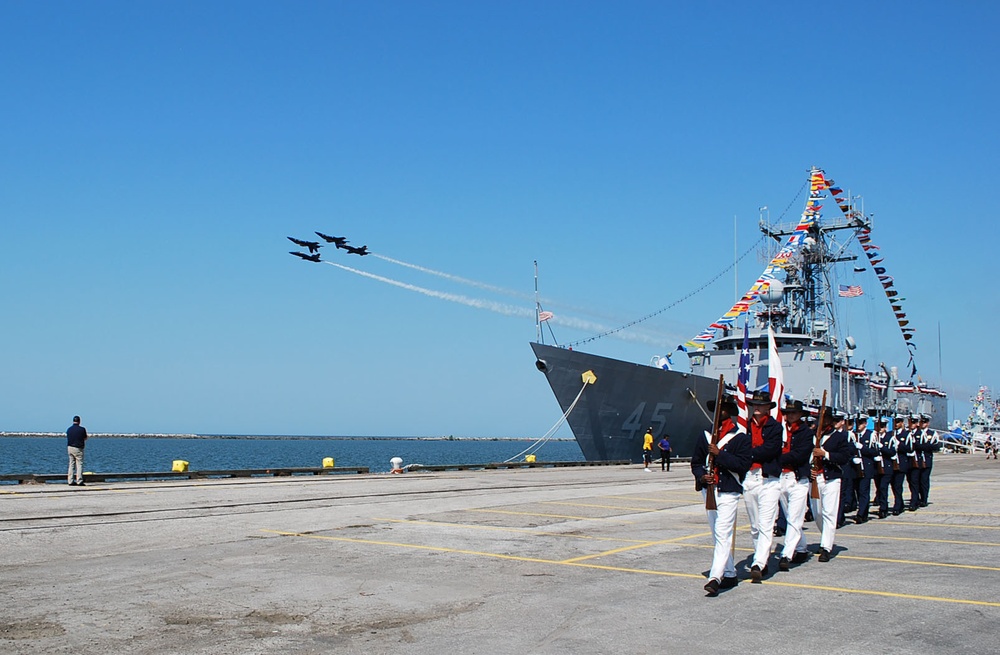 USRCS and Ceremonial Honor Guard celebrate Navy Week