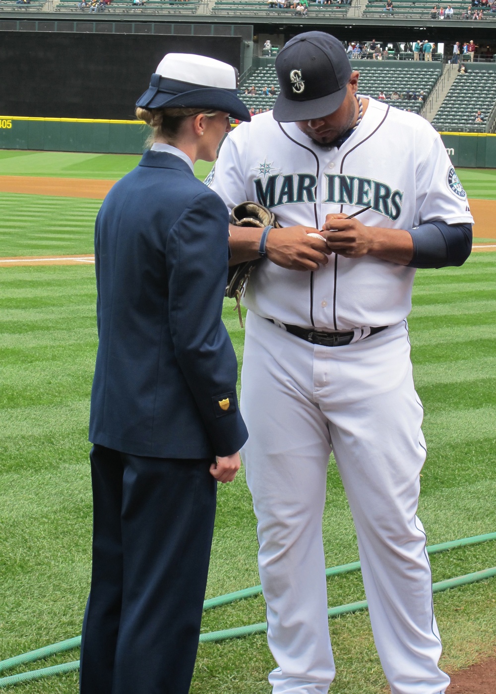 Seattle Mariners salute the Coast Guard
