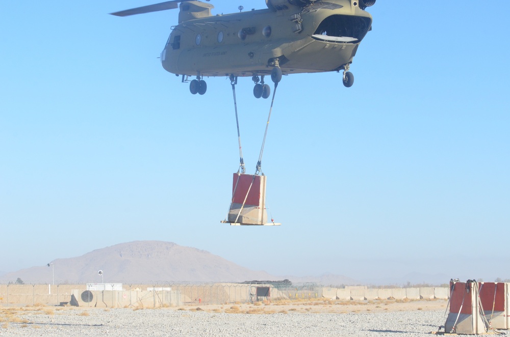 CH-47 Chinook testing the sling load weight