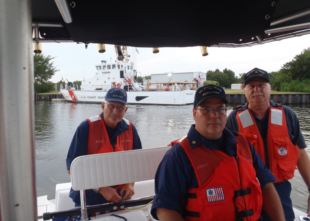 Coast Guard Auxiliary on patrol
