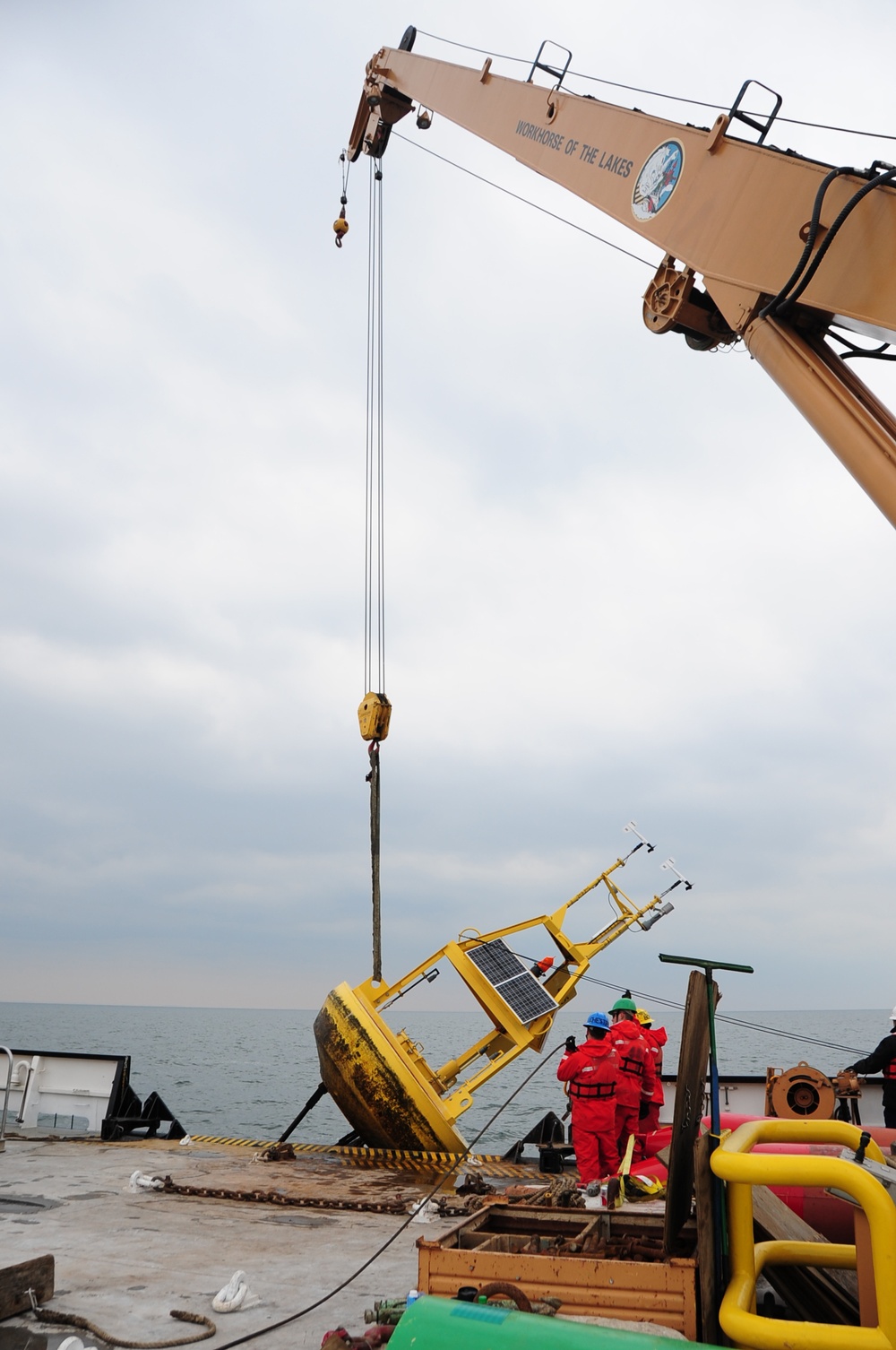 USCGC Bristol Bay removes NOAA buoy