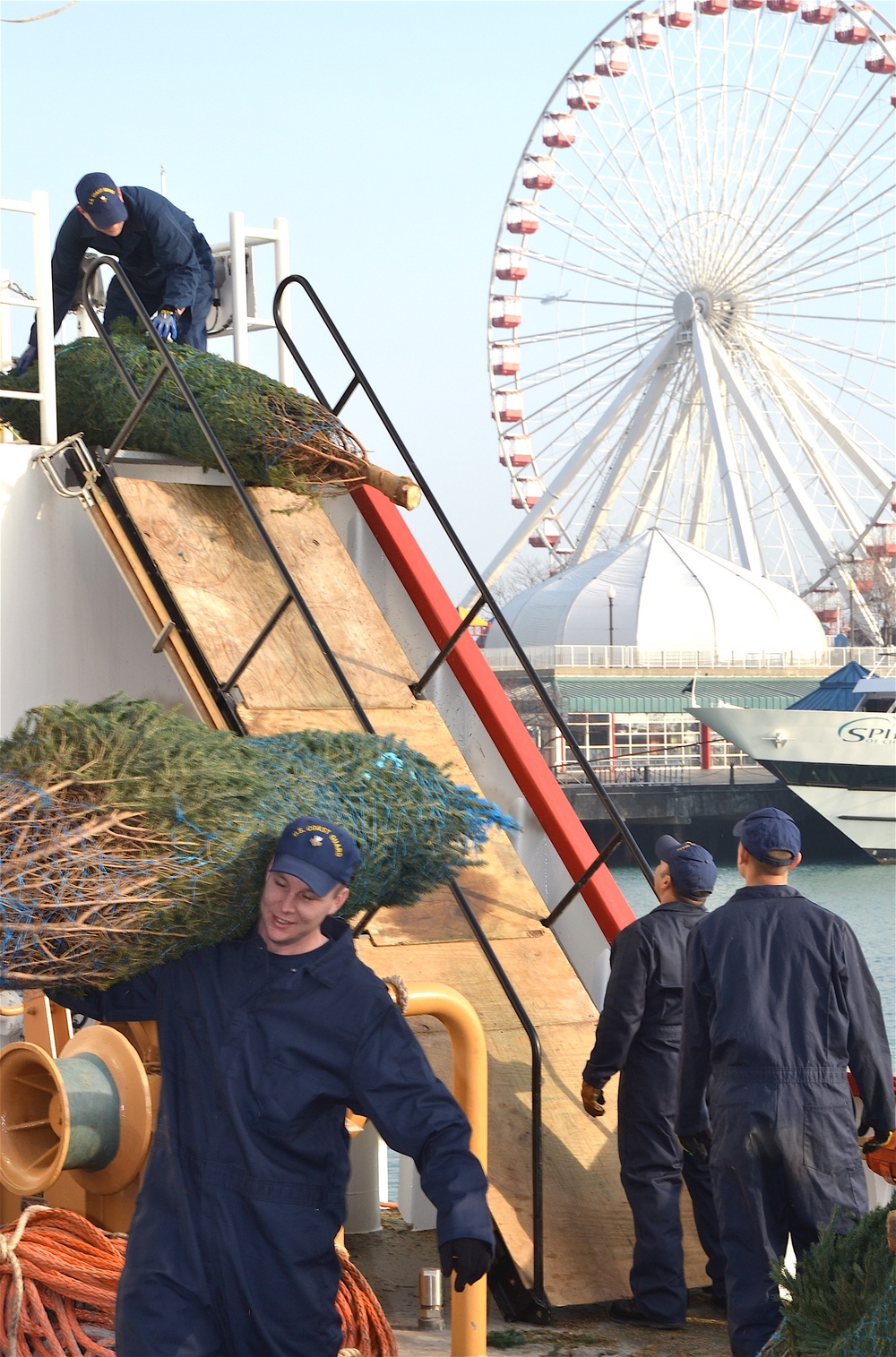 Crew of Mackinaw unloads Christmas trees in Chicago
