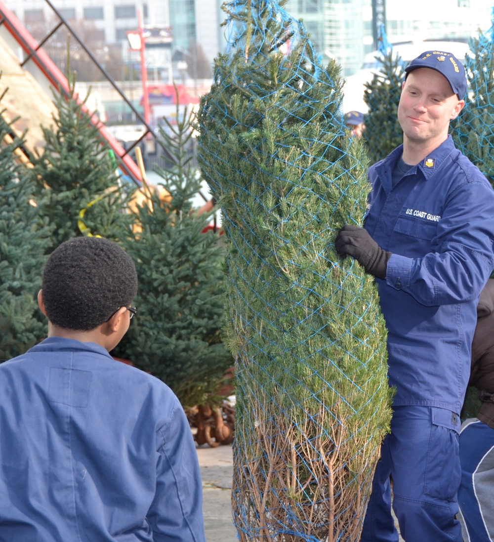 Crew of Mackinaw unloads Christmas trees in Chicago