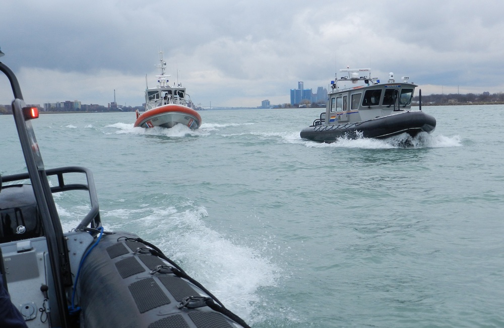 Coast Guard and RCMP Shiprider training