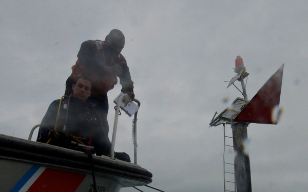 RDLE Divers conduct environmental surveys