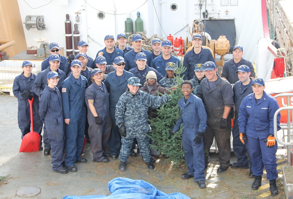 Coast Guard recreates Christmas Tree Ship in