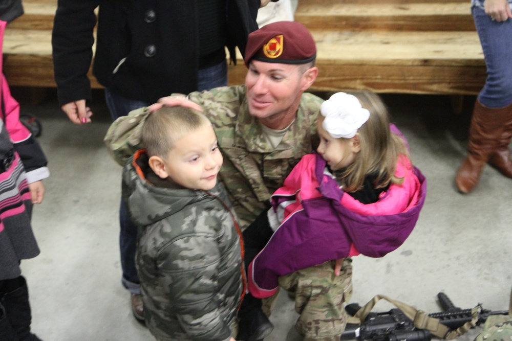 DVIDS - News - Soldier and family together again