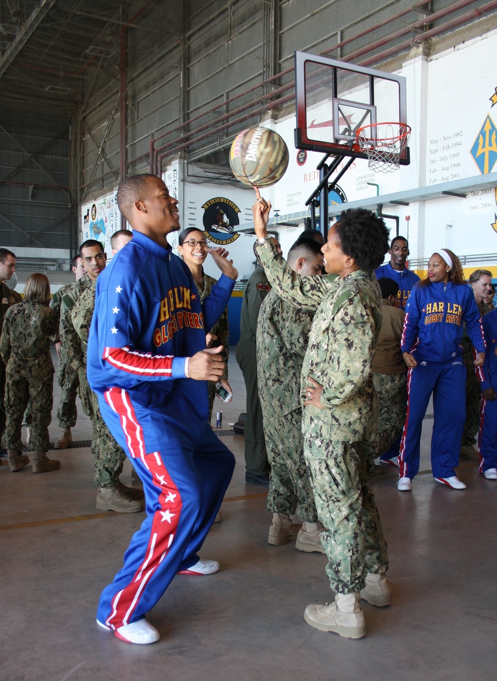 MWR-sponsored Harlem Globetrotters visit