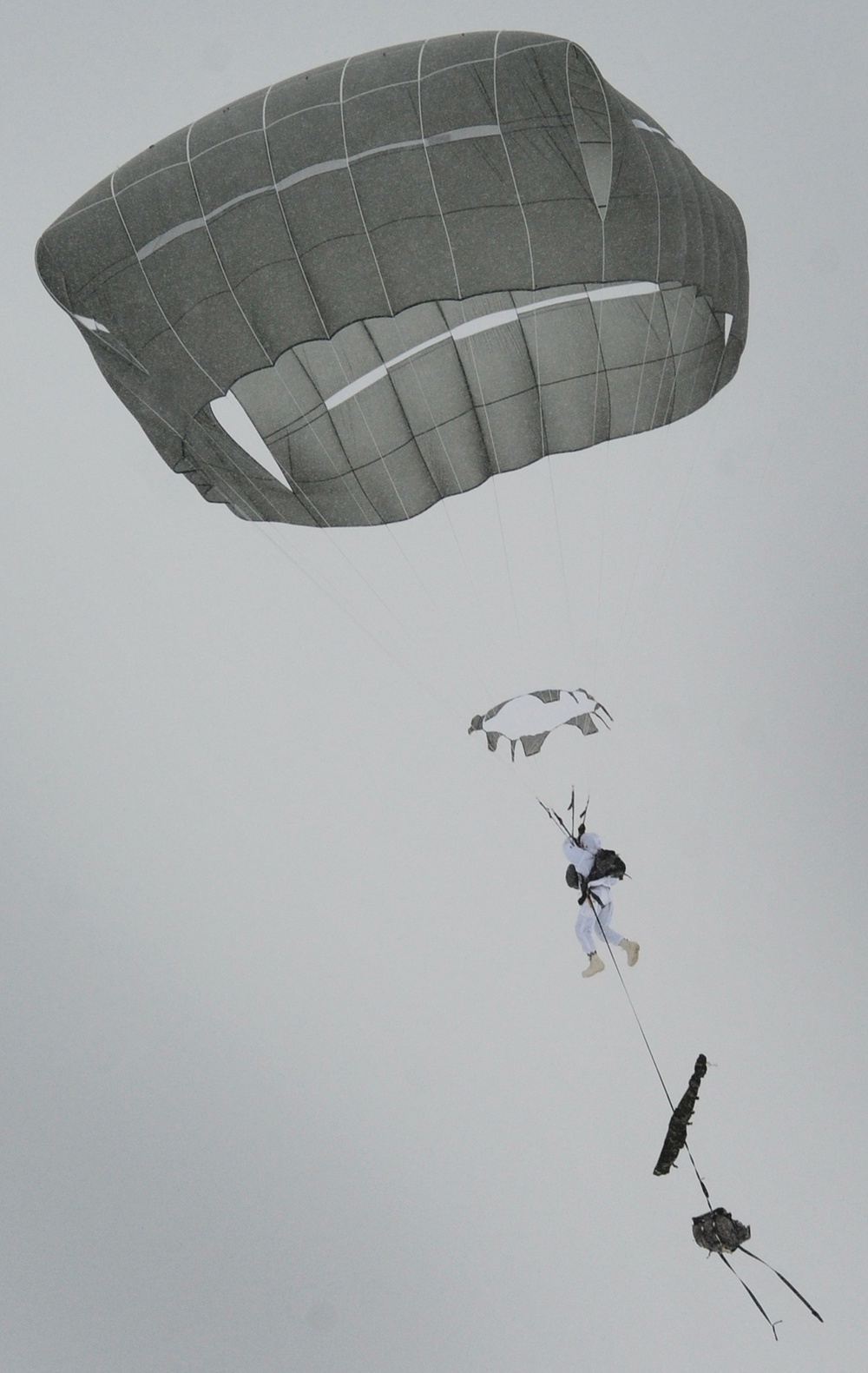 Spartans Conduct Arctic Airborne Ops