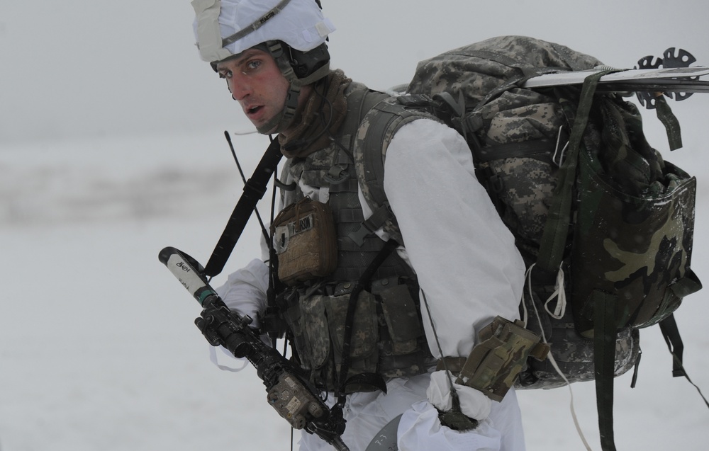 Spartans conduct Arctic airborne ops