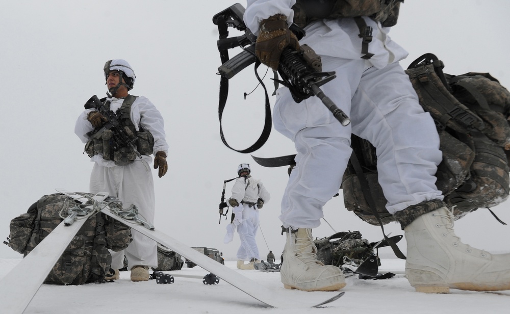 Spartans conduct Arctic airborne ops