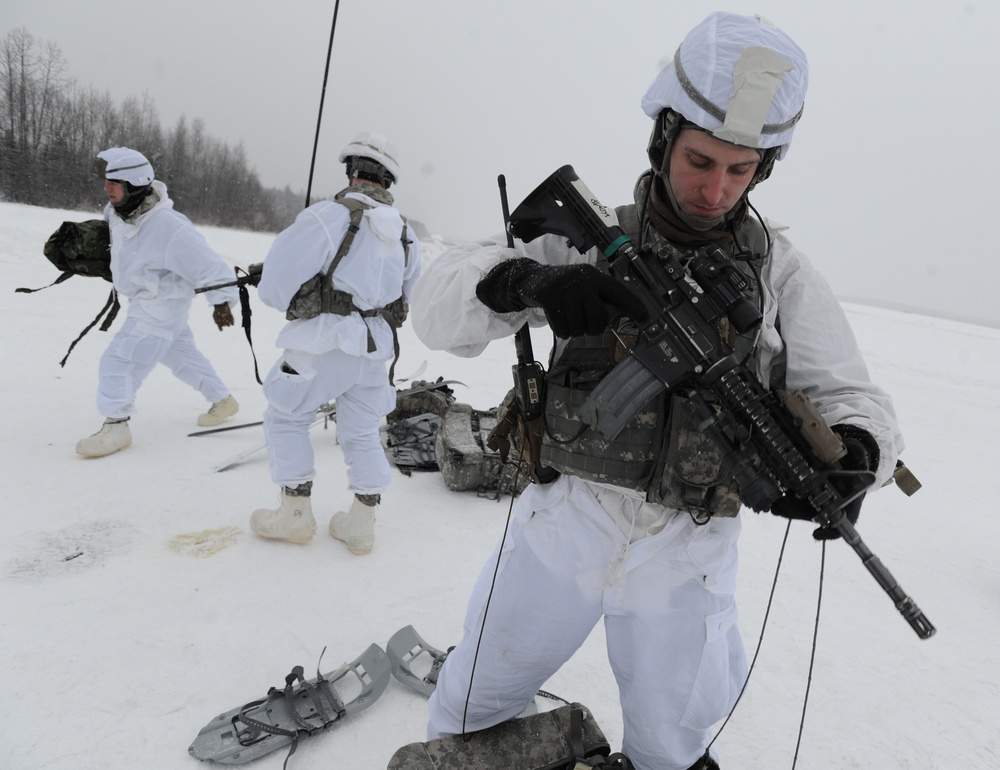 Spartans conduct Arctic airborne ops