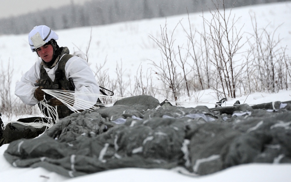 Spartans conduct Arctic airborne ops