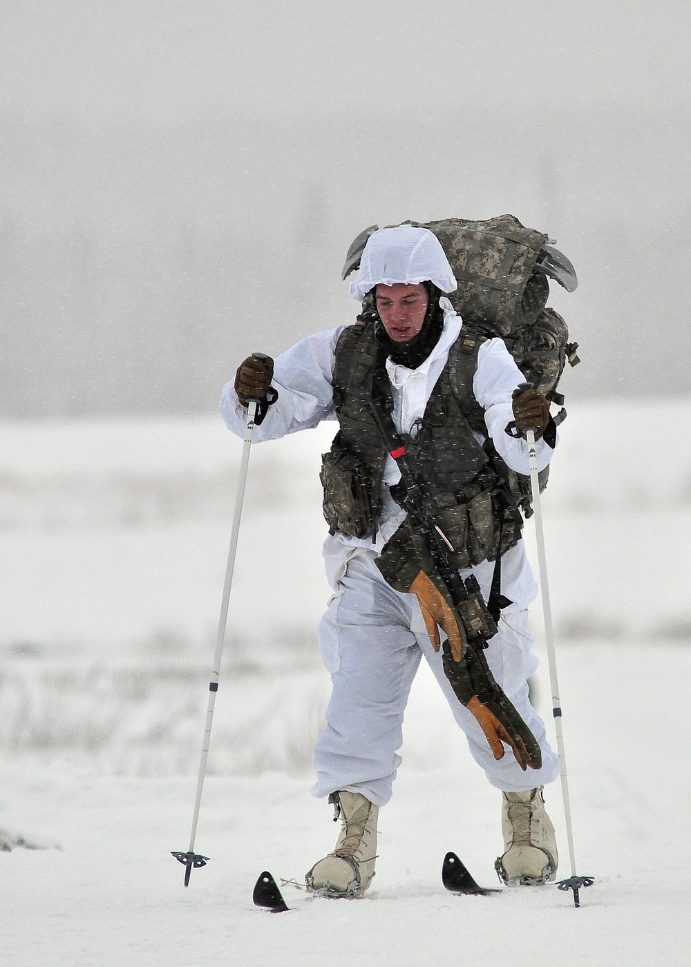 Spartan paratroopers jump in Arctic gear