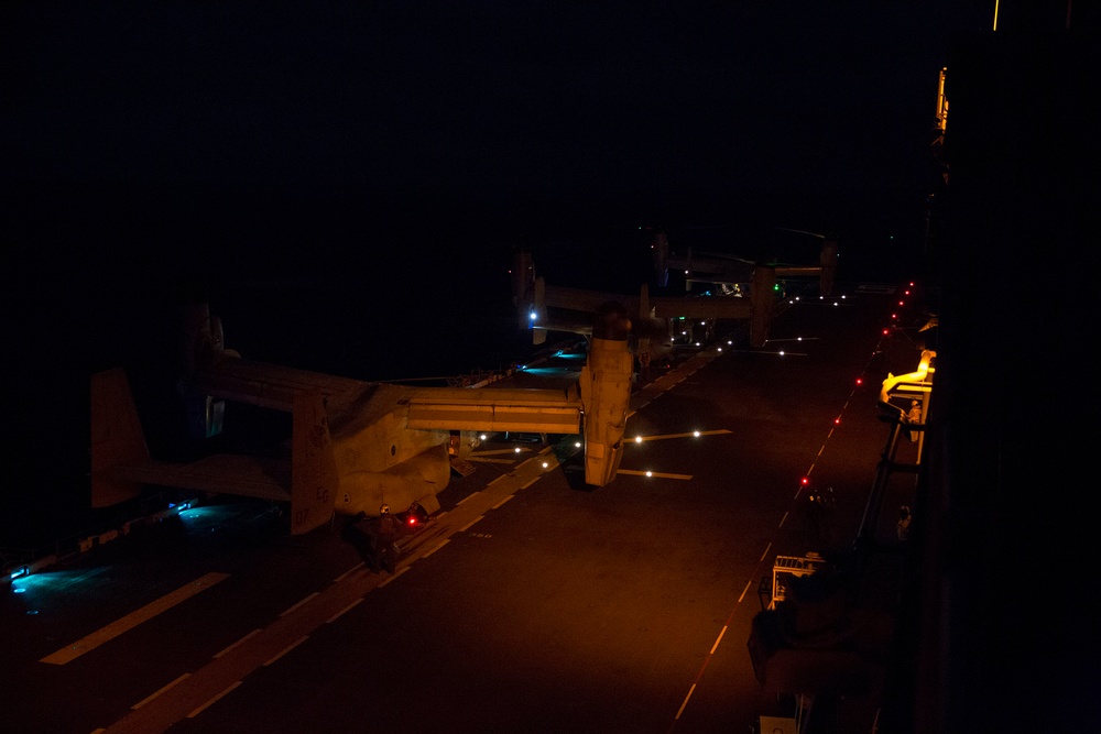 VMM-263 (Rein.) participates in night operations