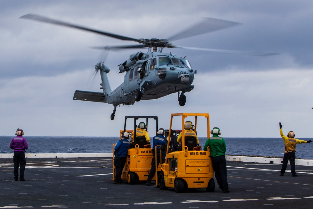 USS Mesa Verde conducts replenishment at sea during COMPTUEX