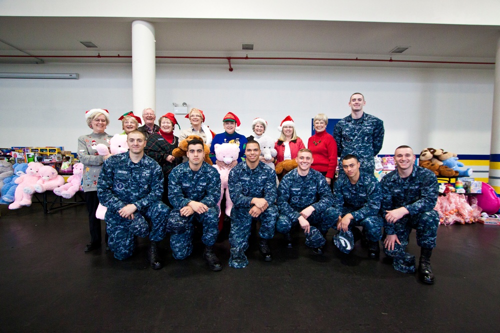 Sailors receive well-deserved holiday thanks