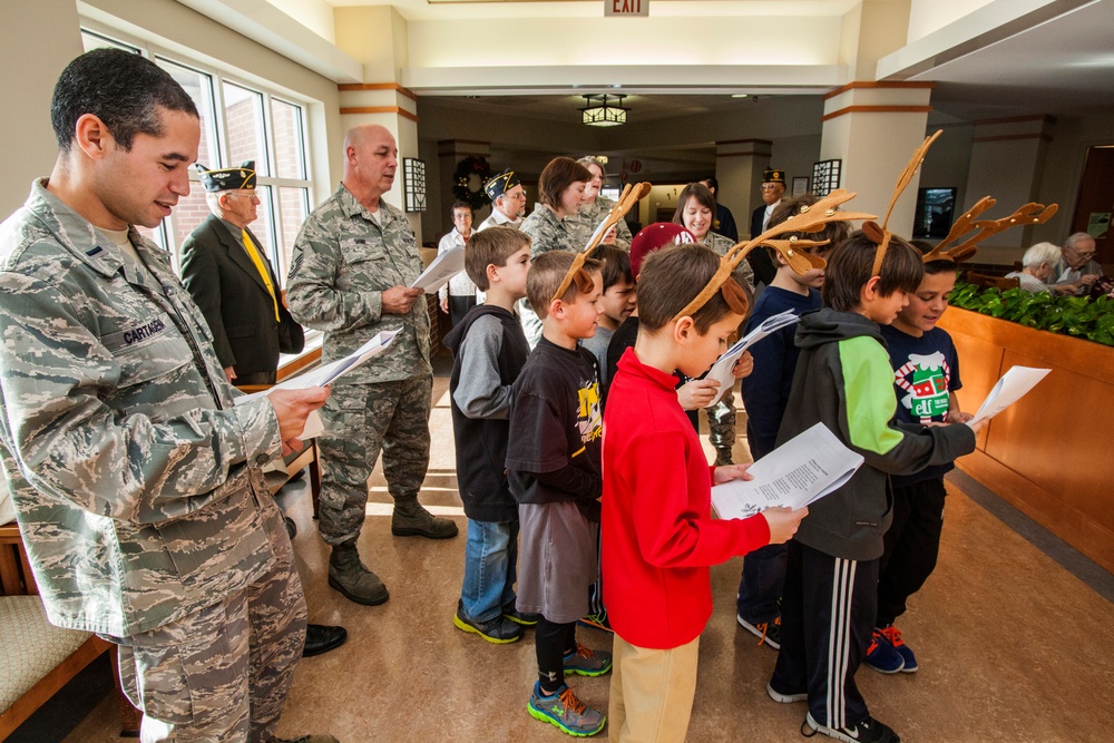 Airmen spread cheer at veterans home