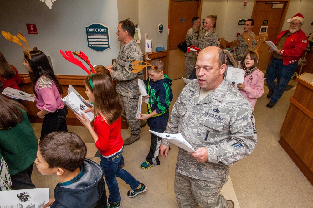 Airmen spread cheer at veterans home
