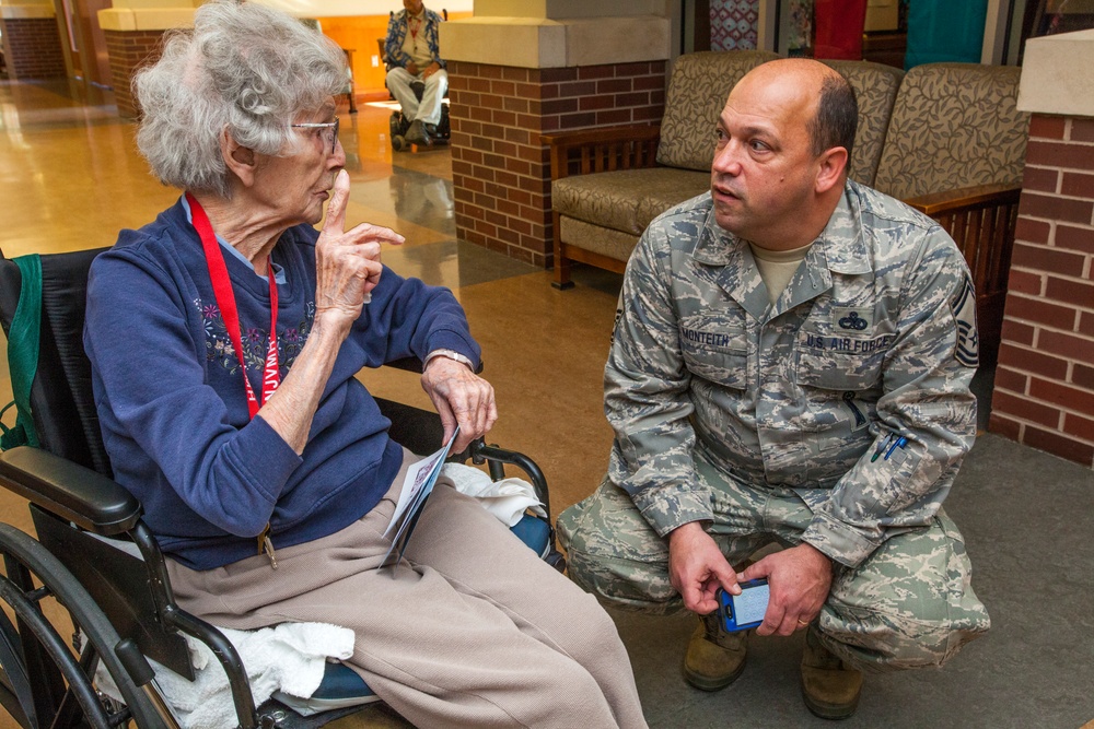 Airmen spread cheer at veterans home