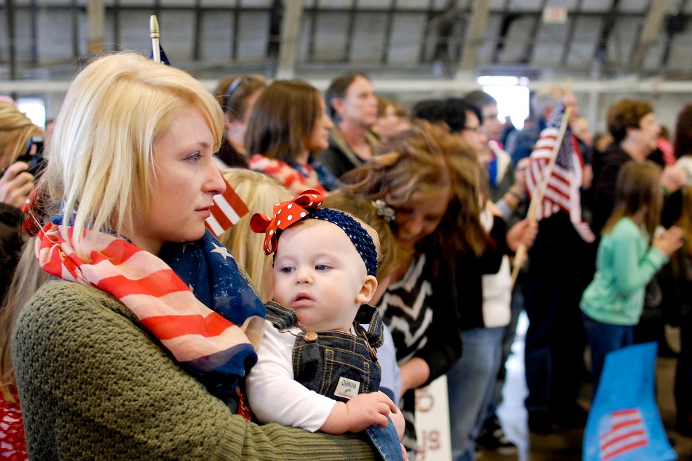 Peoria, Ill., soldiers home for Christmas