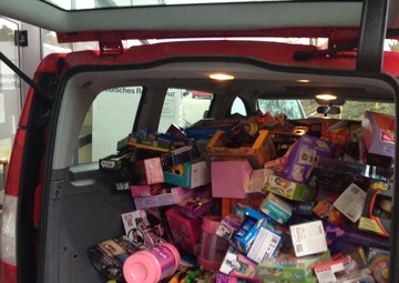 Marines from Stuttgart, Landstuhl and the USO bring toy donations to local community
