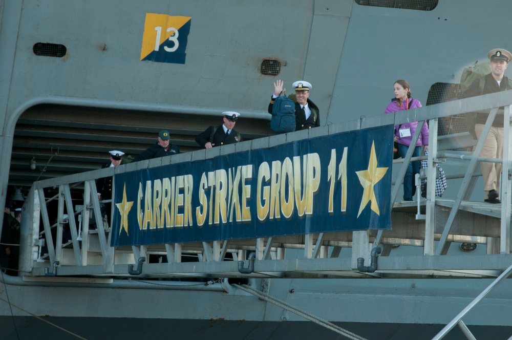 USS Nimitz homecoming